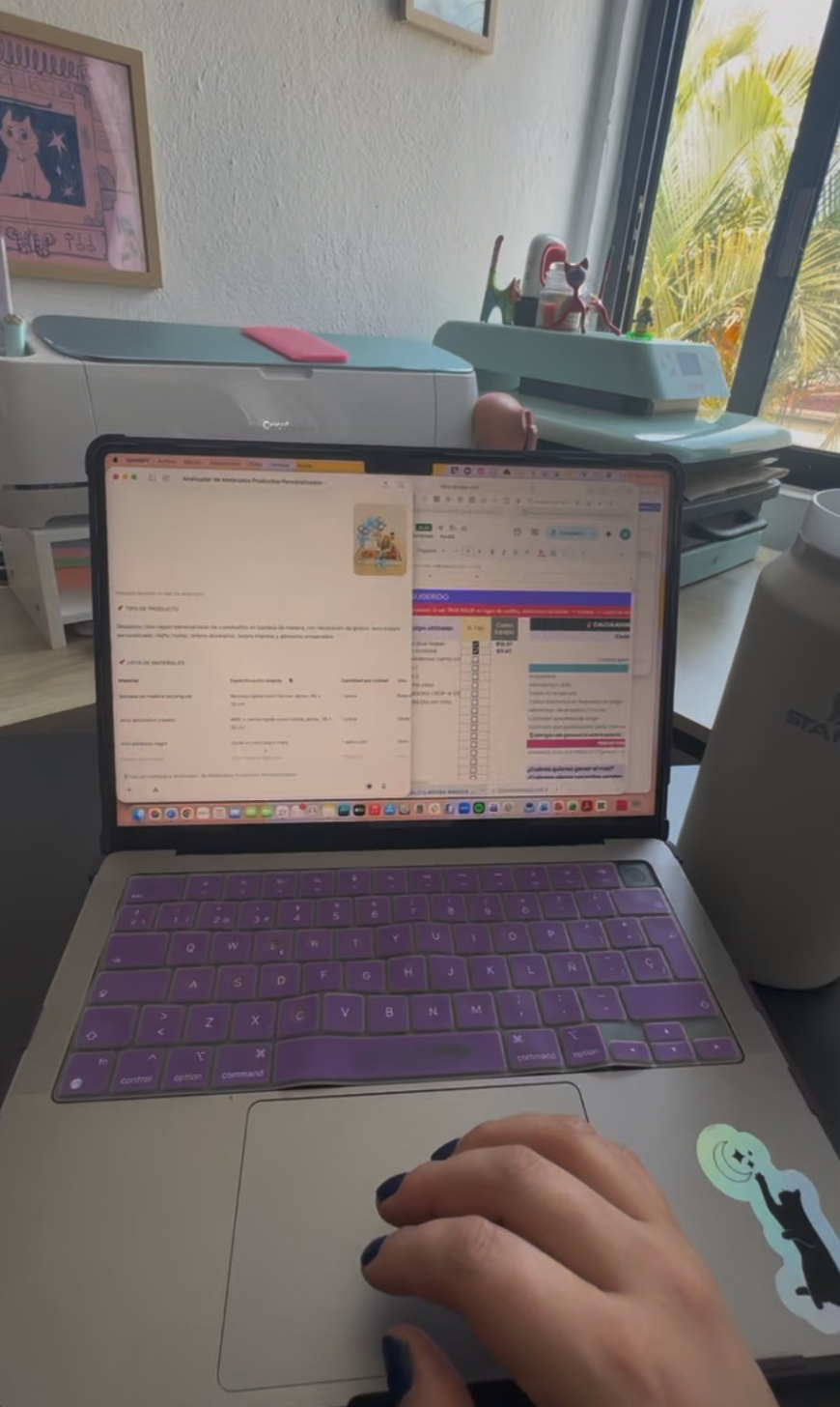 Asistente de IA y Calculadora Mágica Express en pantalla dividida en laptop